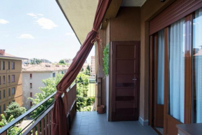 Apartment with Balcony near Metro / Uni